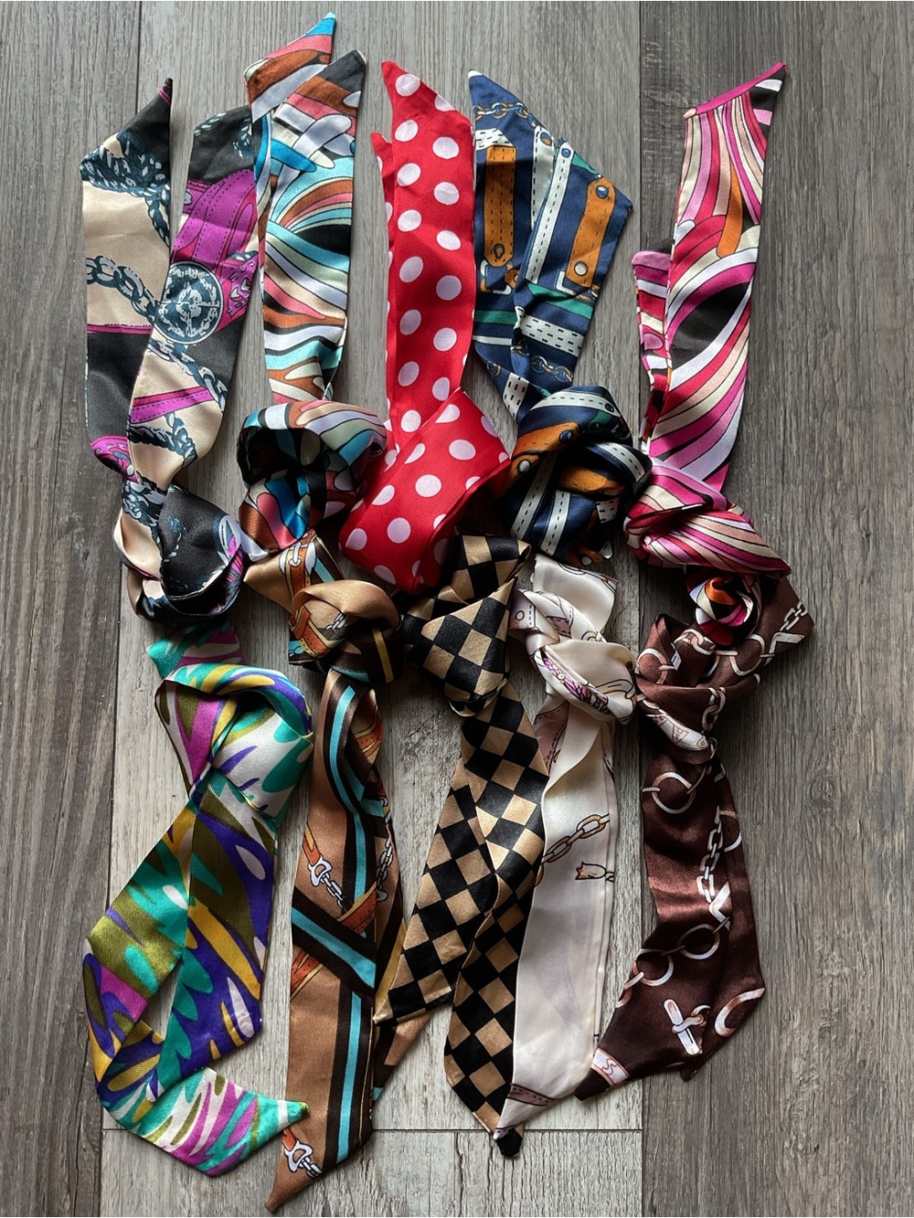 10 beautiful stylists scarves 💝 10 scarves for $40💝